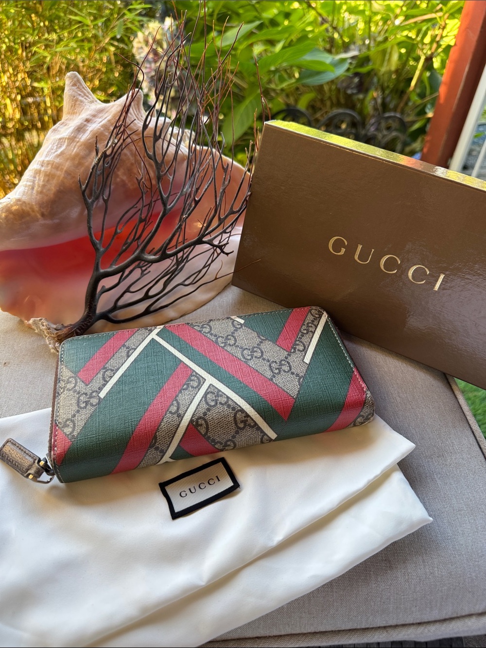 Gucci Green, Red & Beige GG Zip-Around Wallet With Box and Dust bag